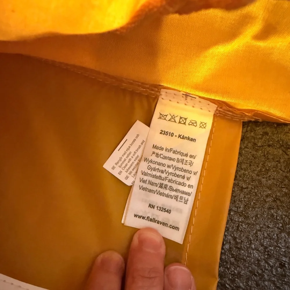 GUC Fjällräven Kånken Backpack in Mustard Yellow - Picture 14 of 16